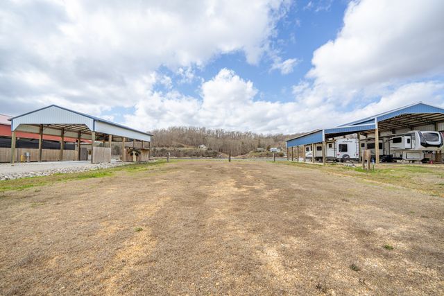 1987 Hardin Bottom River Rd, Clifton, TN 38425