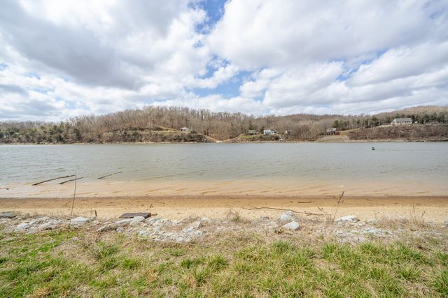 1987 Hardin Bottom River Rd, Clifton, TN 38425