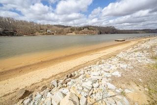 1987 Hardin Bottom River Rd, Clifton, TN 38425