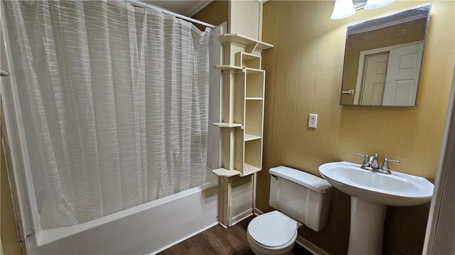 1111 Avenue 4 NE, Atkins, AR 72823