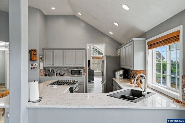 813 SW 8th St, Sublimity, OR 97385