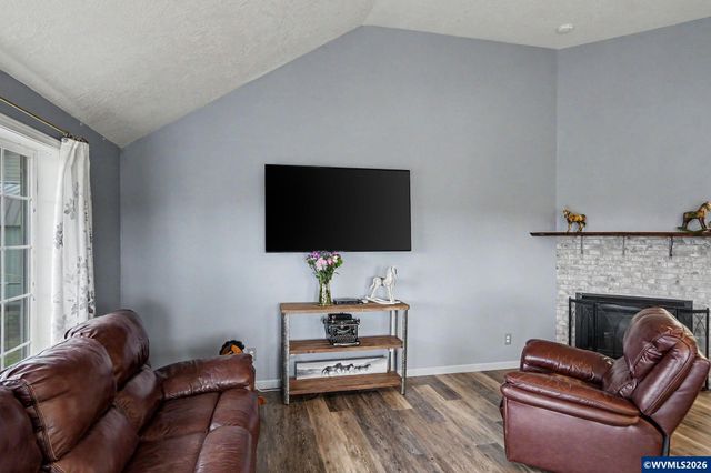 813 SW 8th St, Sublimity, OR 97385