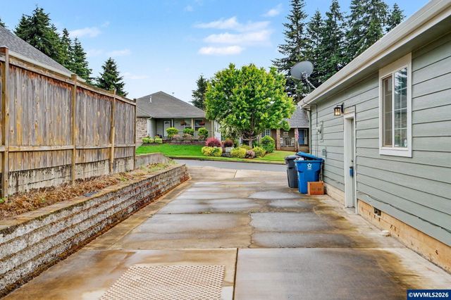 813 SW 8th St, Sublimity, OR 97385