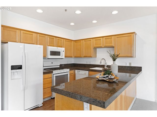 105 3RD St, Lake Oswego, OR 97034