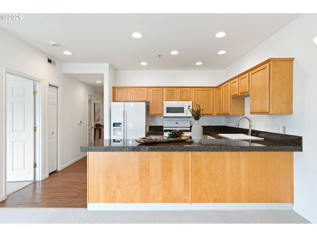 105 3RD St, Lake Oswego, OR 97034
