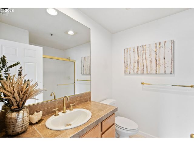 105 3RD St, Lake Oswego, OR 97034