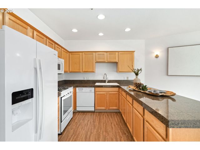 105 3RD St, Lake Oswego, OR 97034