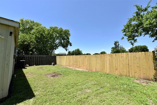 16222 Queensdale Drive, Houston, TX 77082