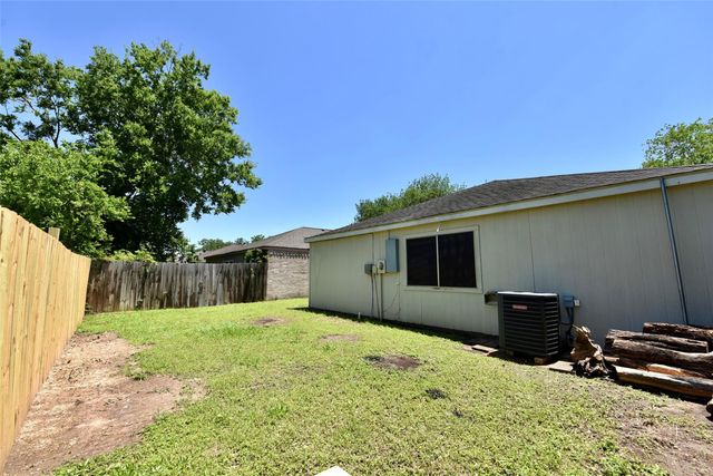 16222 Queensdale Drive, Houston, TX 77082