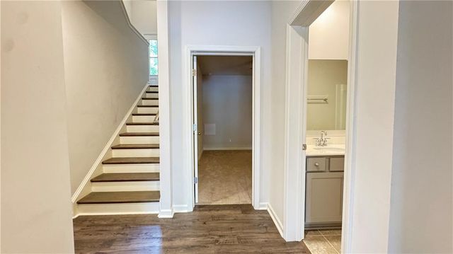 285 Vista Lane, Woodstock, GA 30189