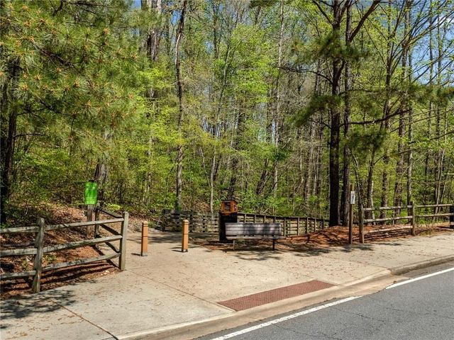 285 Vista Lane, Woodstock, GA 30189