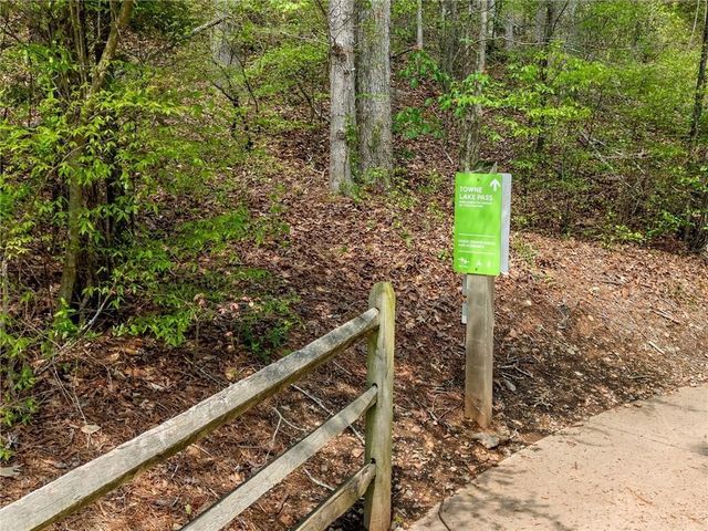 285 Vista Lane, Woodstock, GA 30189