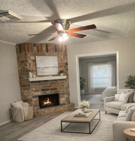 3918 Laura Leigh Drive, Friendswood, TX 77546