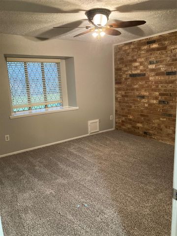 3918 Laura Leigh Drive, Friendswood, TX 77546