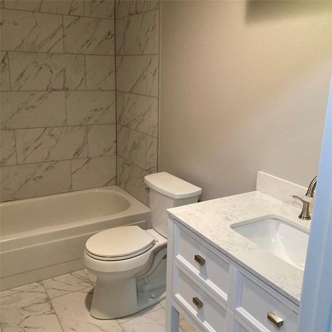 3918 Laura Leigh Drive, Friendswood, TX 77546