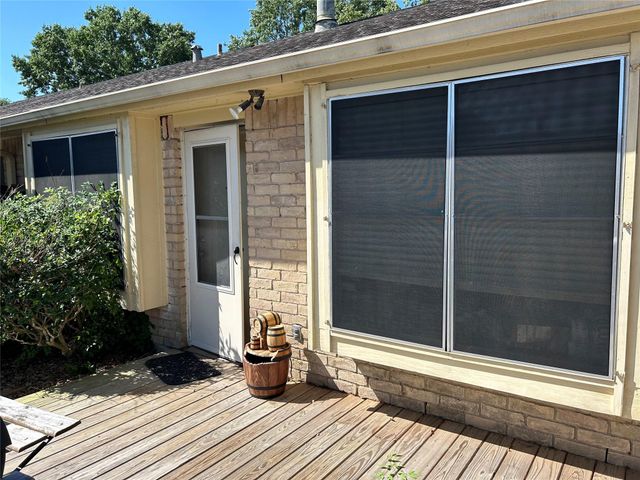 3918 Laura Leigh Drive, Friendswood, TX 77546