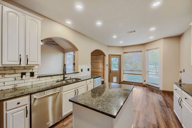 940 Melissa Drive, Waxahachie, TX 75167
