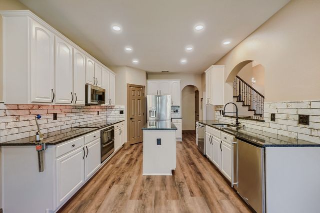 940 Melissa Drive, Waxahachie, TX 75167