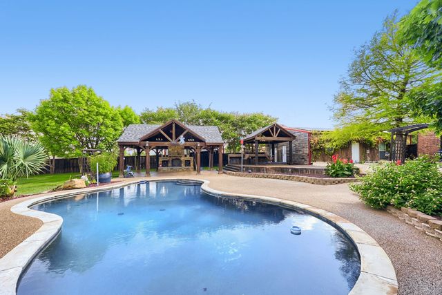 940 Melissa Drive, Waxahachie, TX 75167