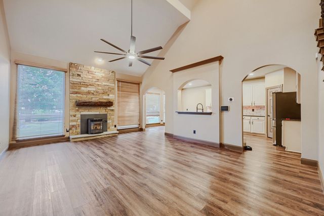 940 Melissa Drive, Waxahachie, TX 75167