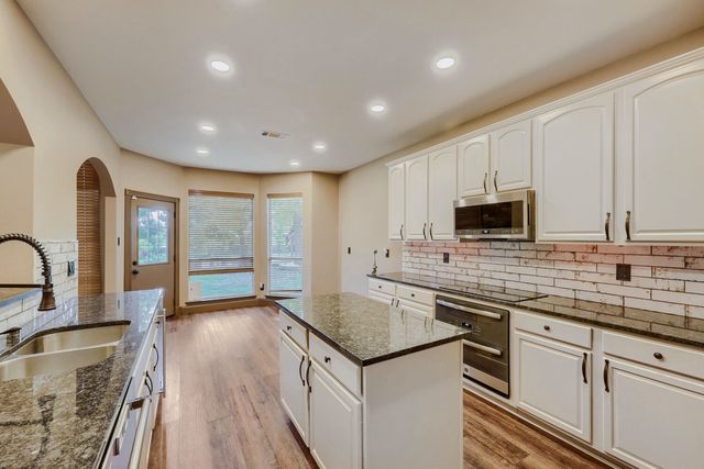 940 Melissa Drive, Waxahachie, TX 75167