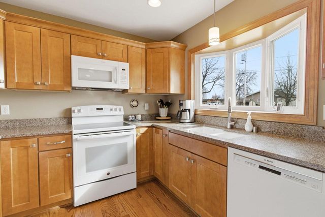 309 Roberts DRIVE, Mukwonago, WI 53149