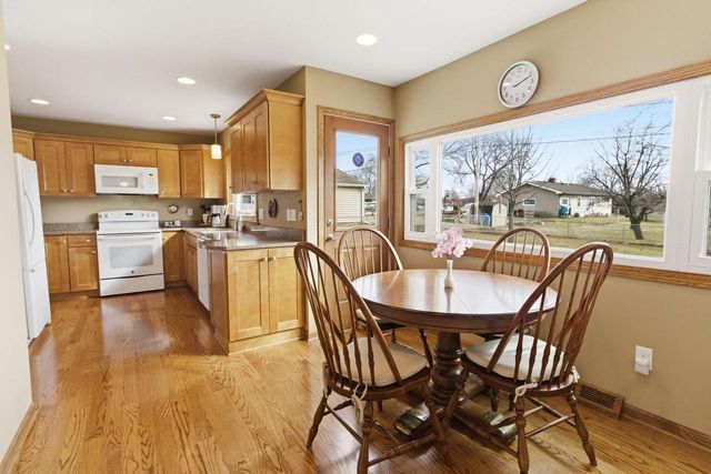 309 Roberts DRIVE, Mukwonago, WI 53149