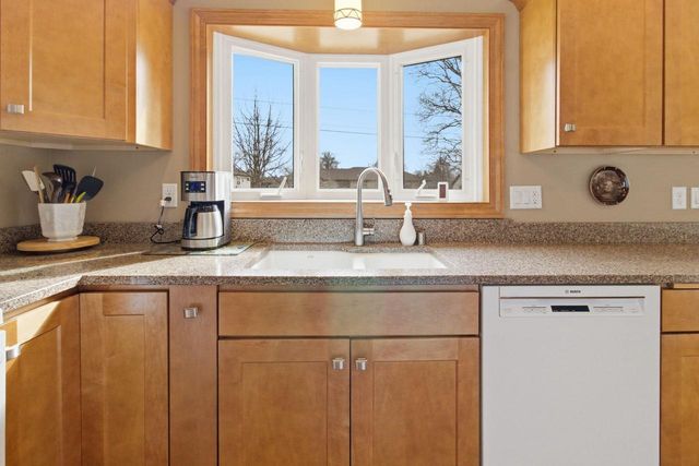 309 Roberts DRIVE, Mukwonago, WI 53149