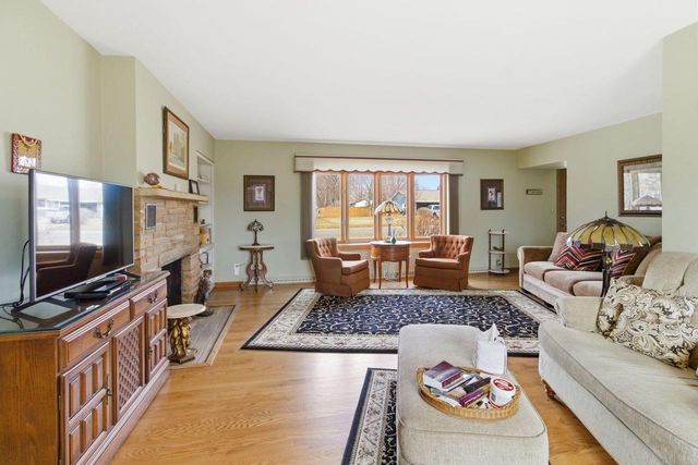 309 Roberts DRIVE, Mukwonago, WI 53149