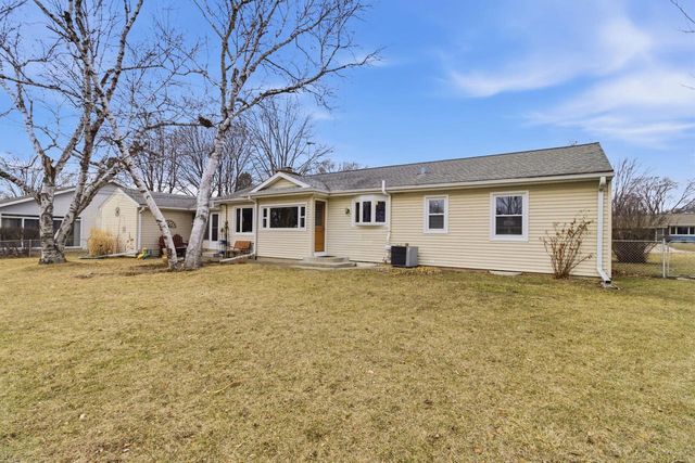 309 Roberts DRIVE, Mukwonago, WI 53149