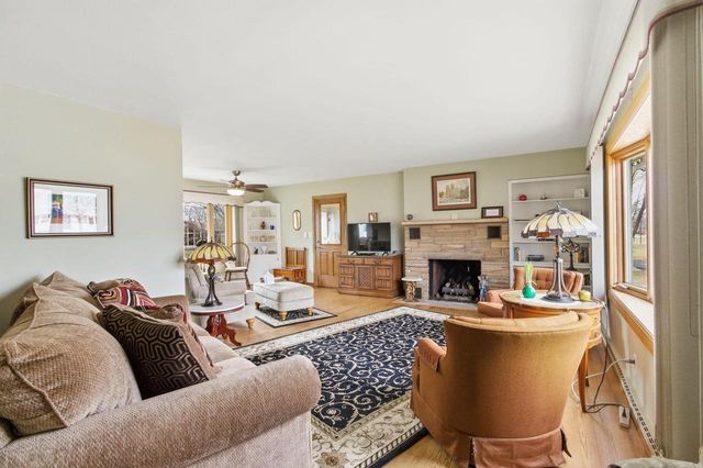 309 Roberts DRIVE, Mukwonago, WI 53149