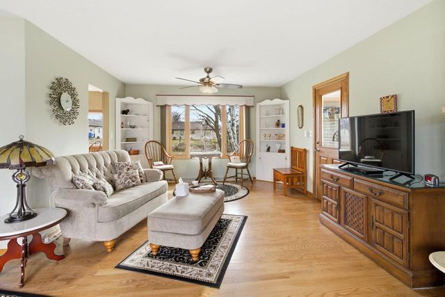 309 Roberts DRIVE, Mukwonago, WI 53149