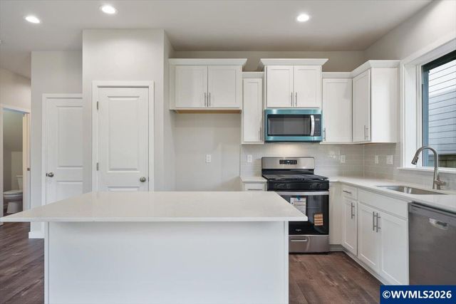 7421 SE Berg Dr, Corvallis, OR 97330