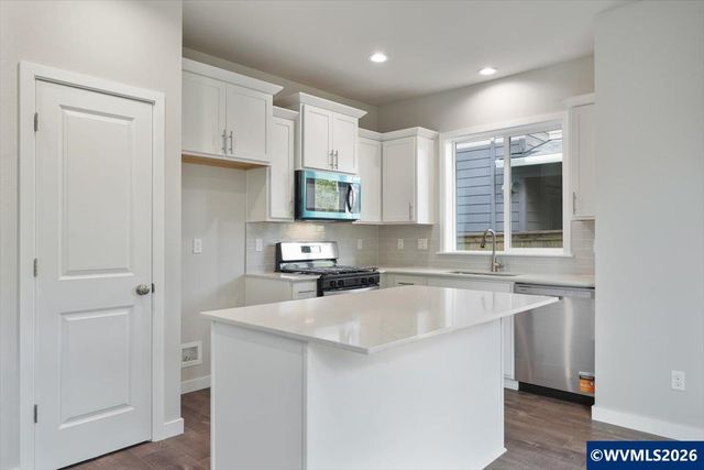 7421 SE Berg Dr, Corvallis, OR 97330