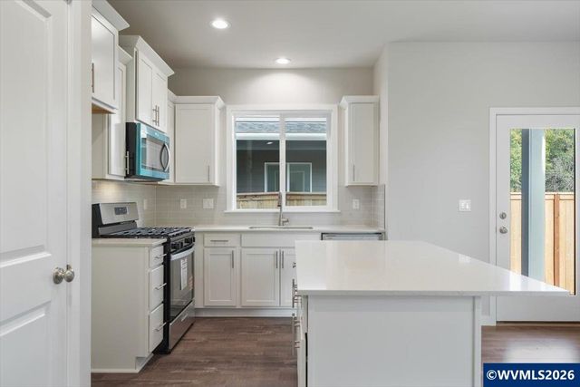 7421 SE Berg Dr, Corvallis, OR 97330