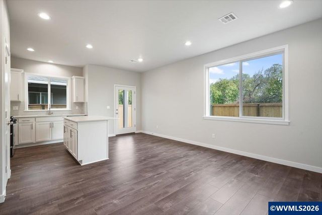 7421 SE Berg Dr, Corvallis, OR 97330