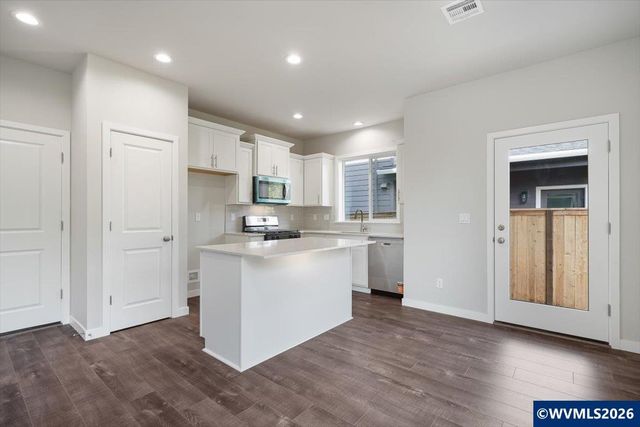 7421 SE Berg Dr, Corvallis, OR 97330