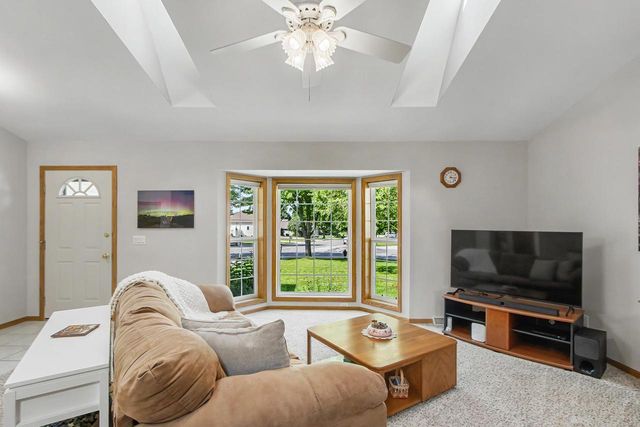 1331 Pinnacle Circle, Sun Prairie, WI 53590