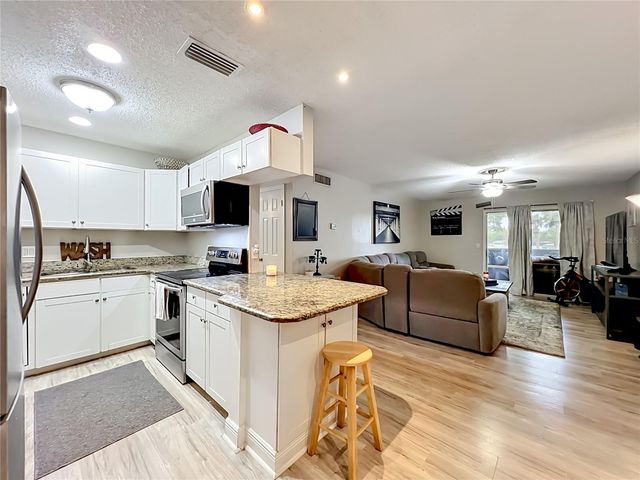 918 LAKE DESTINY ROAD F, Altamonte Springs, FL 32714