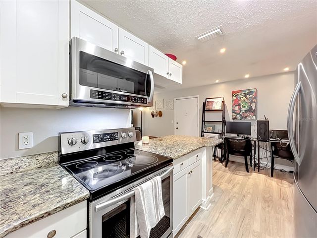 918 LAKE DESTINY ROAD F, Altamonte Springs, FL 32714