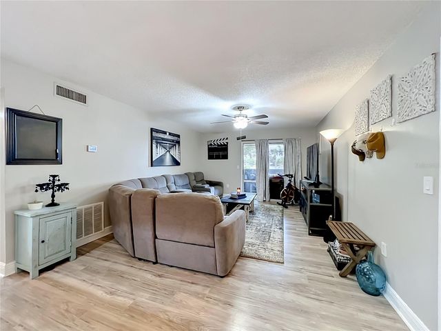 918 LAKE DESTINY ROAD F, Altamonte Springs, FL 32714