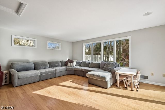 248 Appletree Ln, Mountainside Boro, NJ 07092