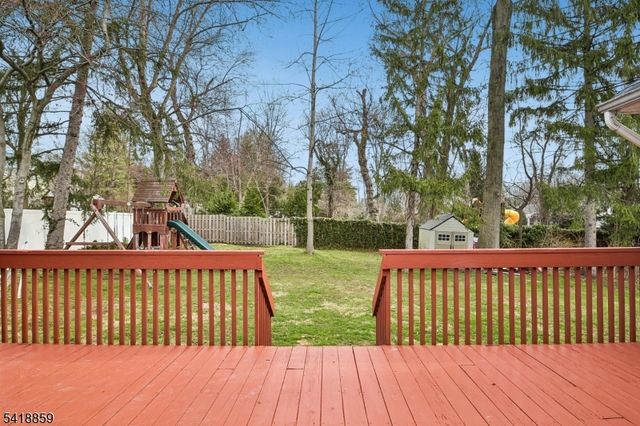 248 Appletree Ln, Mountainside Boro, NJ 07092