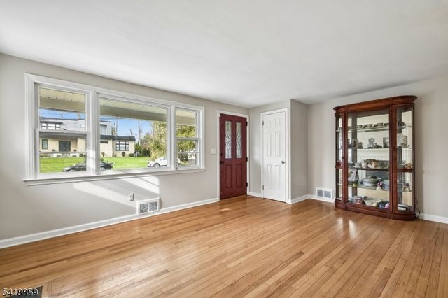 248 Appletree Ln, Mountainside Boro, NJ 07092