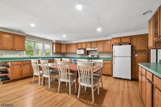 248 Appletree Ln, Mountainside Boro, NJ 07092
