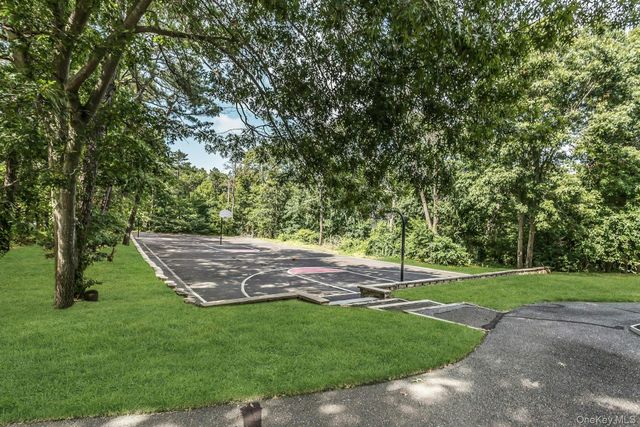 21 Glen Hollow Drive G9, Holtsville, NY 11742