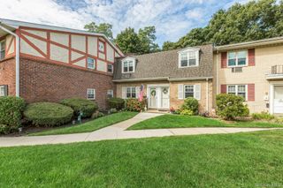 21 Glen Hollow Drive G9, Holtsville, NY 11742