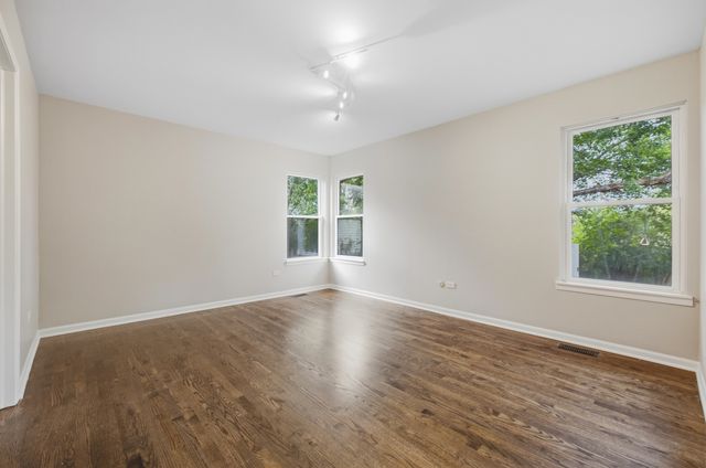 610 Lyon Court, Buffalo Grove, IL 60089