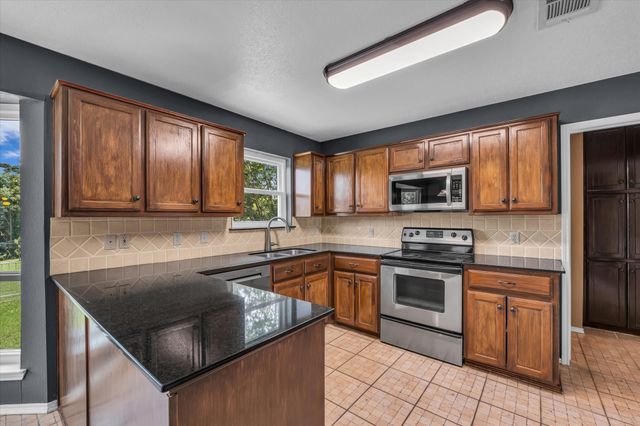4218 Green Oak Drive, Waco, TX 76710
