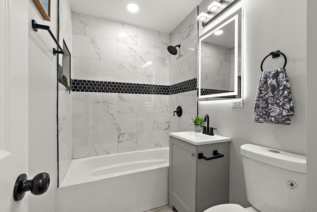 1051 Burnham Avenue, Calumet City, IL 60409